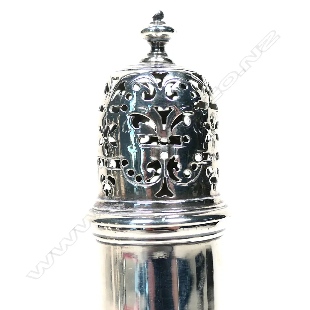 A George III silver pepperette, London 1812 by Thomas Wilkes Barker, Image 1++