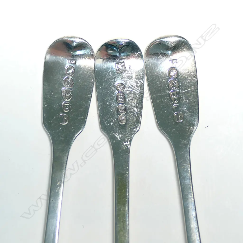 Three antique silver mustard spoons, Image 1++