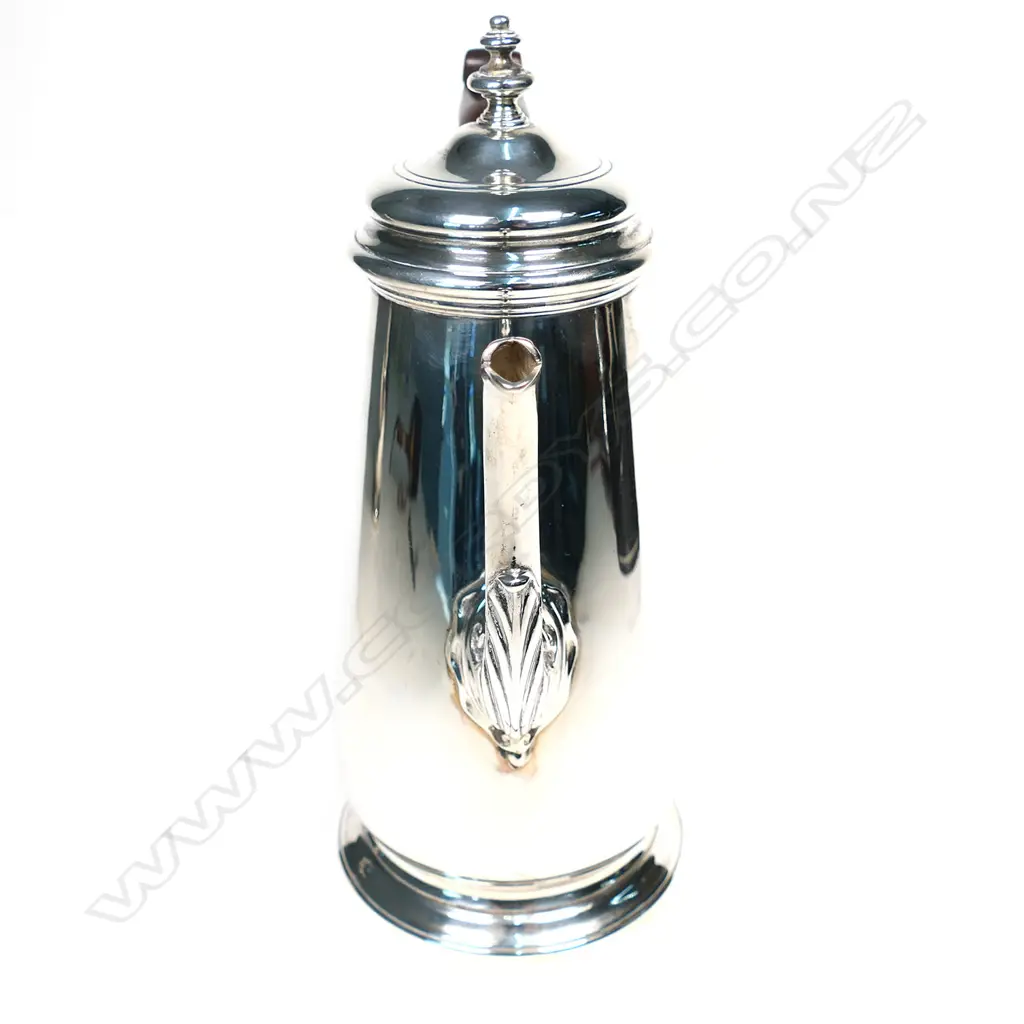 A George III style silver coffee pot, London 1972 by Wakely & Wheeler, Image 1++