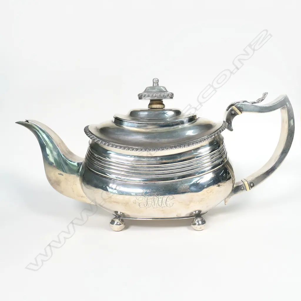 A George III silver teapot, London 1817 by Robert Peppin, Image 1++
