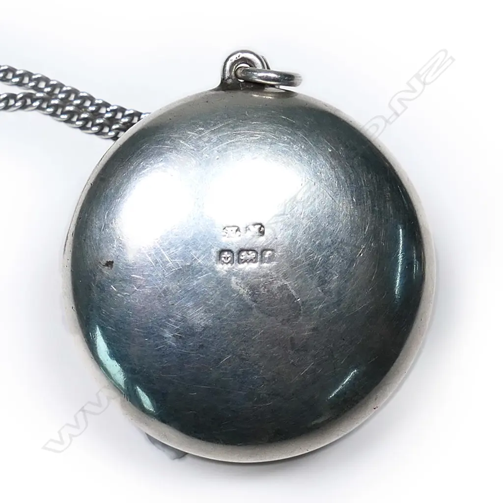 An Edwardian silver Art Nouveau powder compact, Image 1++