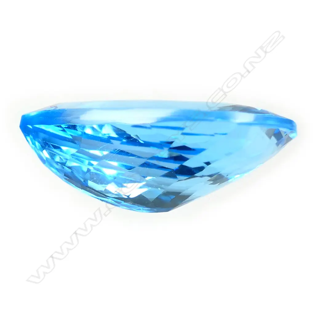 An 18.66ct blue topaz gemstone, Image 1++