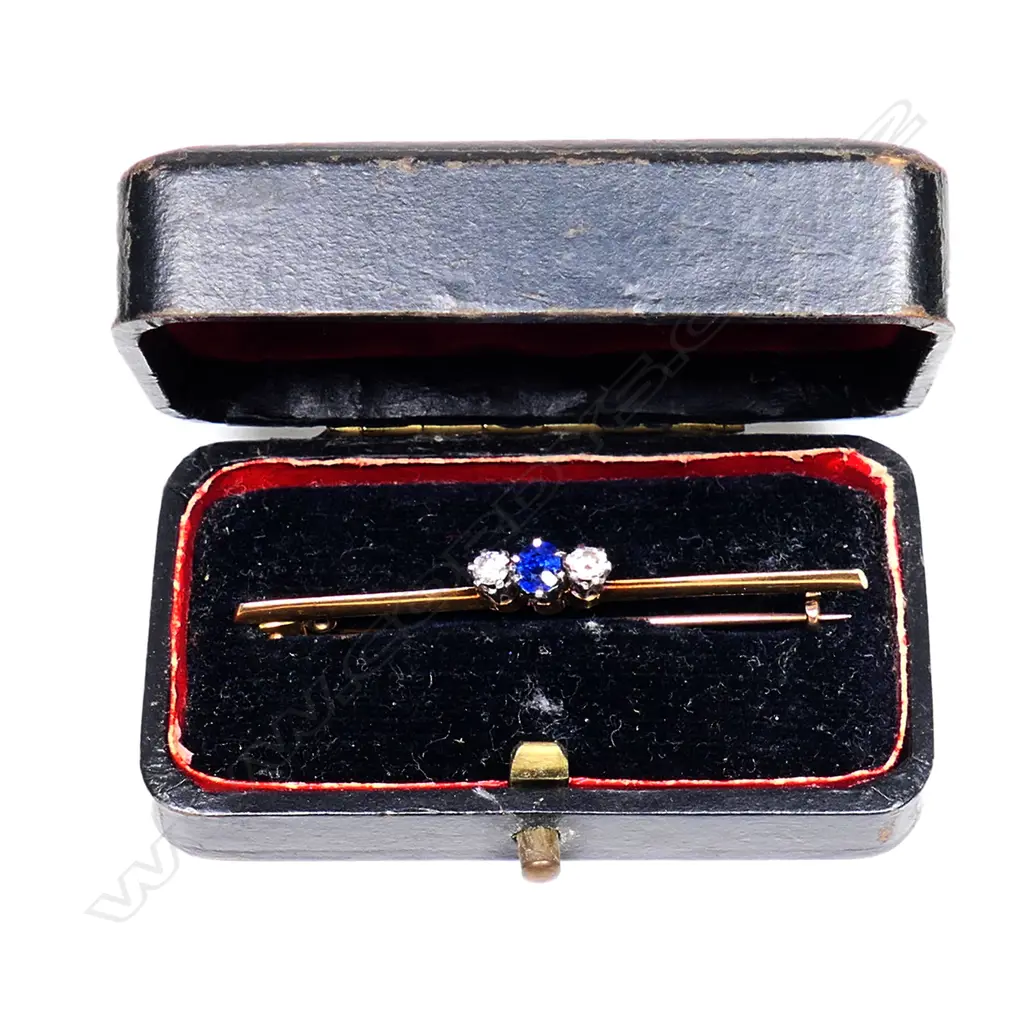 An estate 18ct sapphire and diamond bar brooch, Image 1++