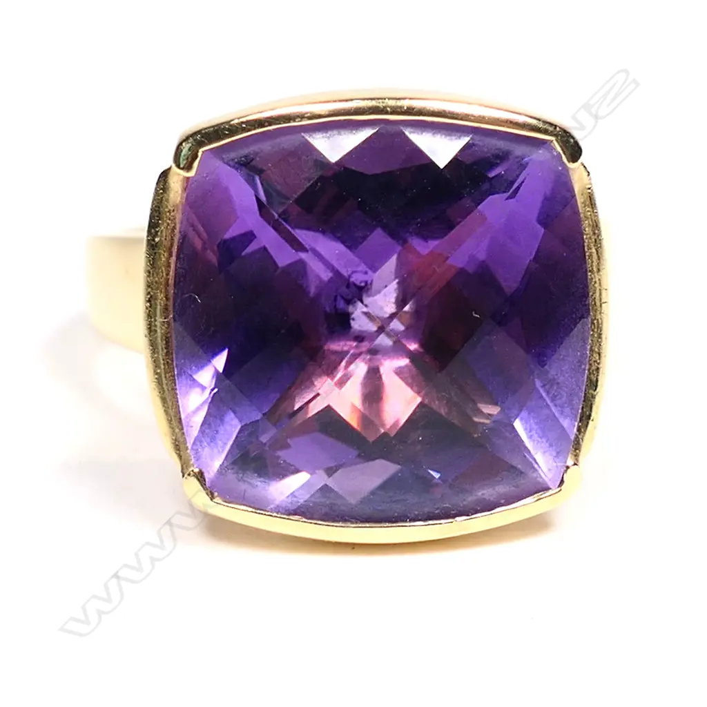 An 18ct gold and amethyst dress ring, Image 1++