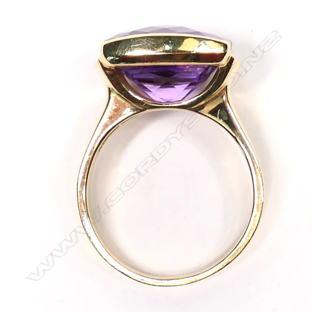 An 18ct gold and amethyst dress ring, Image 1++