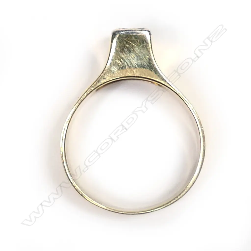 A retro 18ct yellow gold and diamond ring, Image 1++