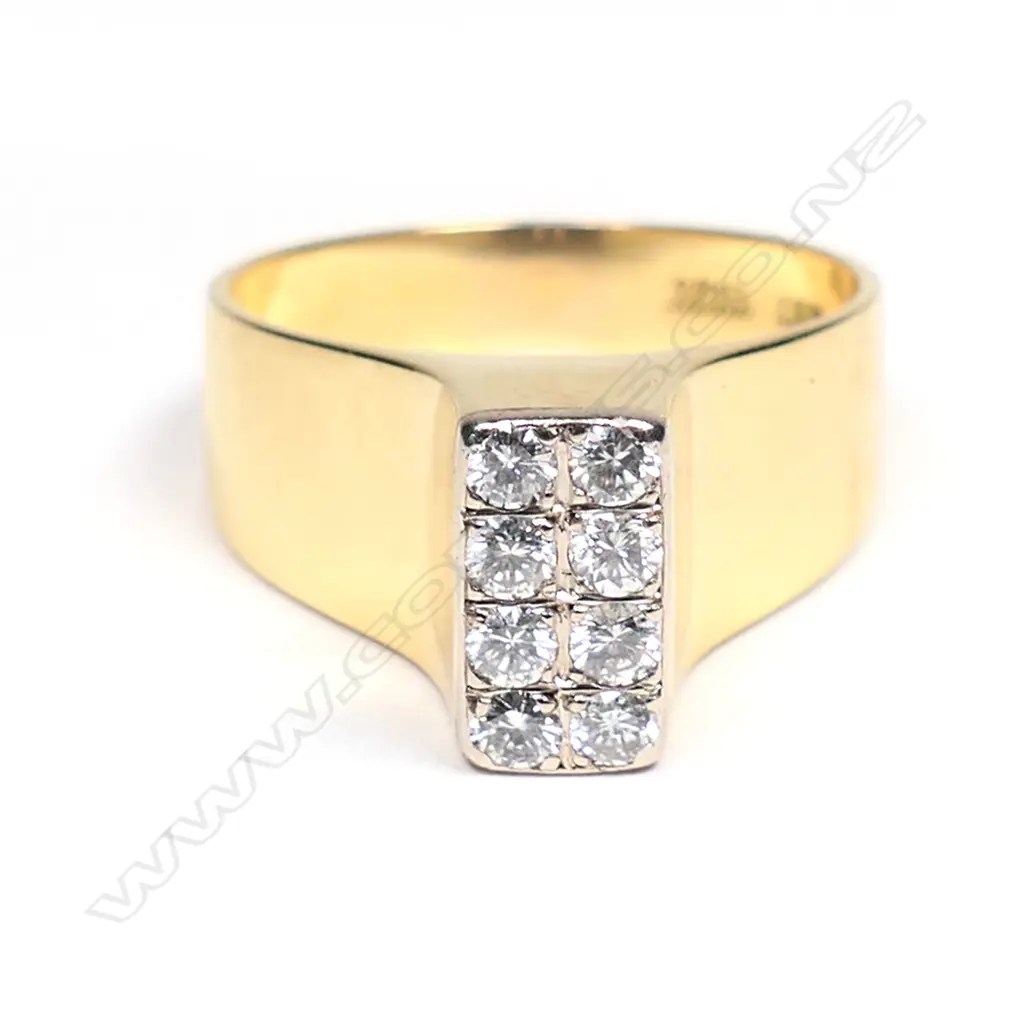 A retro 18ct yellow gold and diamond ring, Image 1++