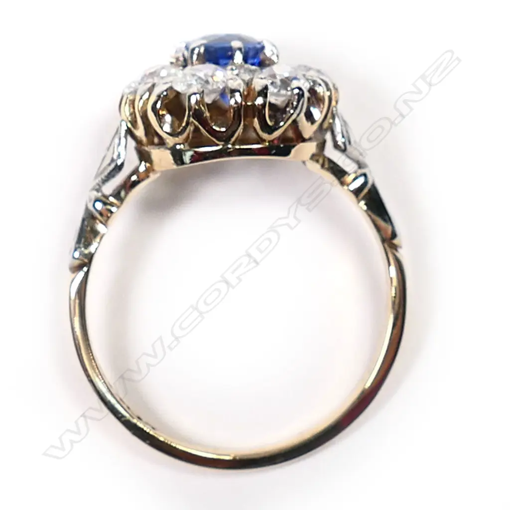 An estate sapphire and diamond cluster ring, Image 1++