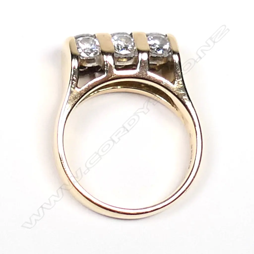 A retro14ct gold and diamond ring, Image 1++