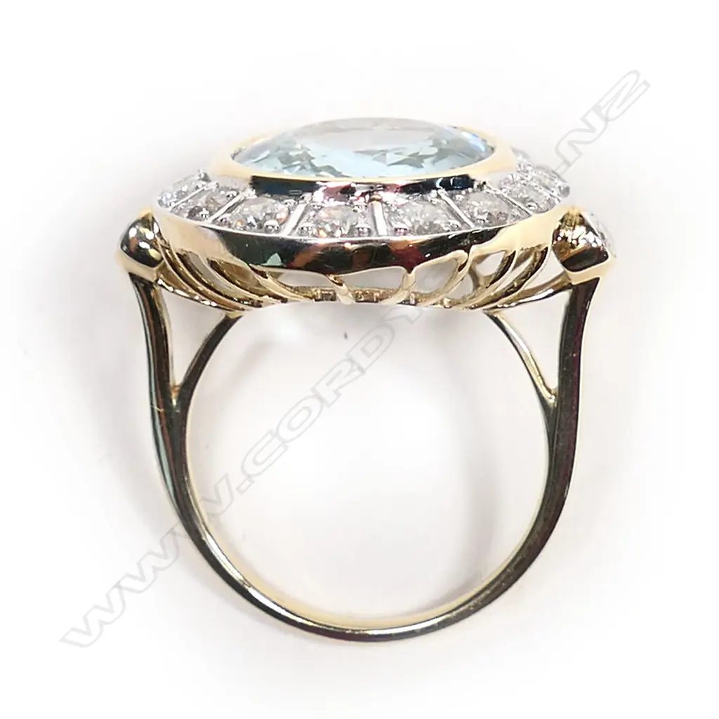 A 14ct gold aquamarine and diamond cocktail ring, Image 1++