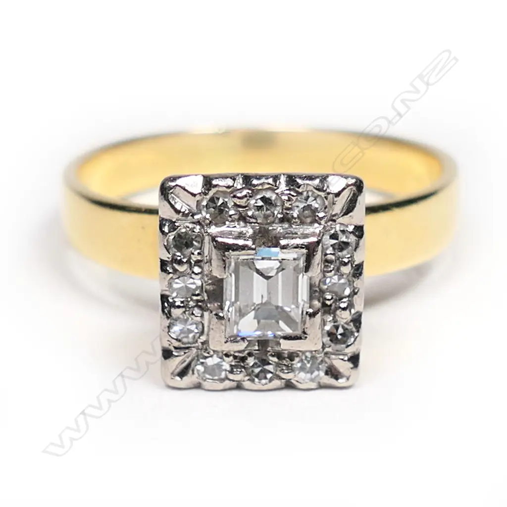 An 18ct  gold, diamond estate ring, Image 1++