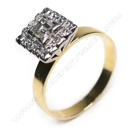 An 18ct  gold, diamond estate ring,