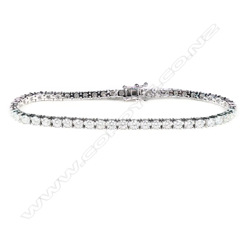 An 18ct white gold and diamond tennis bracelet, Image 1++