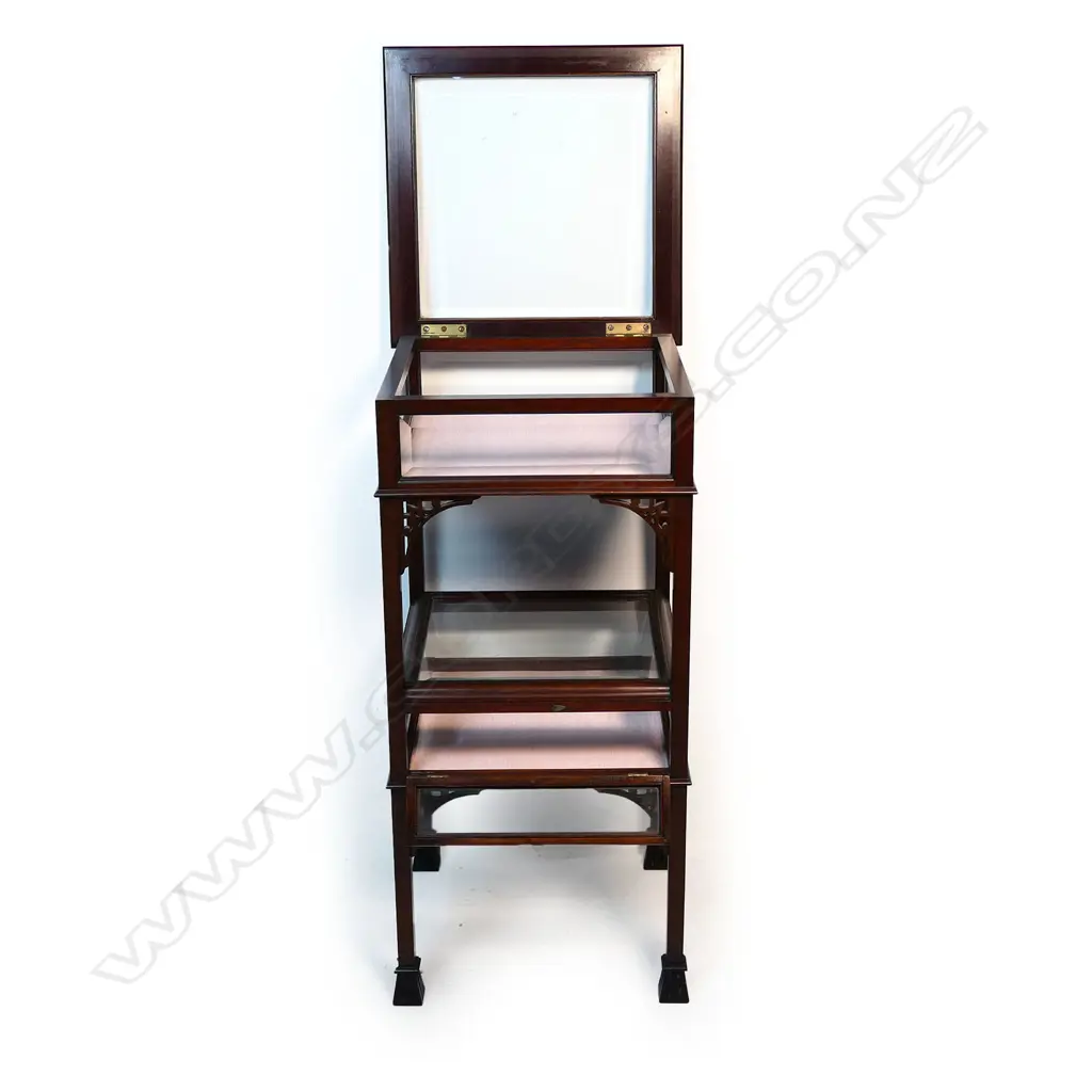 An Edwardian mahogany two tier bijouterie display table, Image 1++