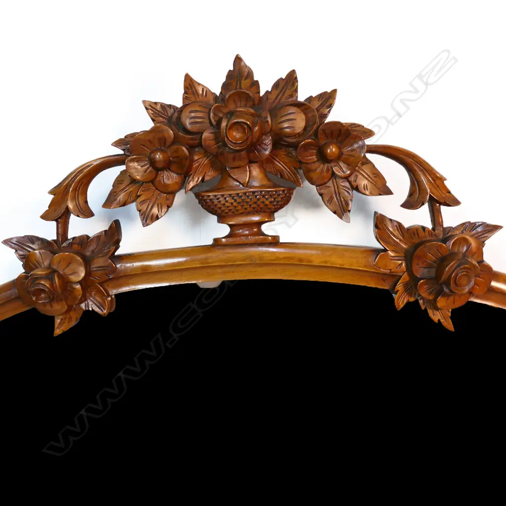 A Victorian walnut credenza, Image 1++