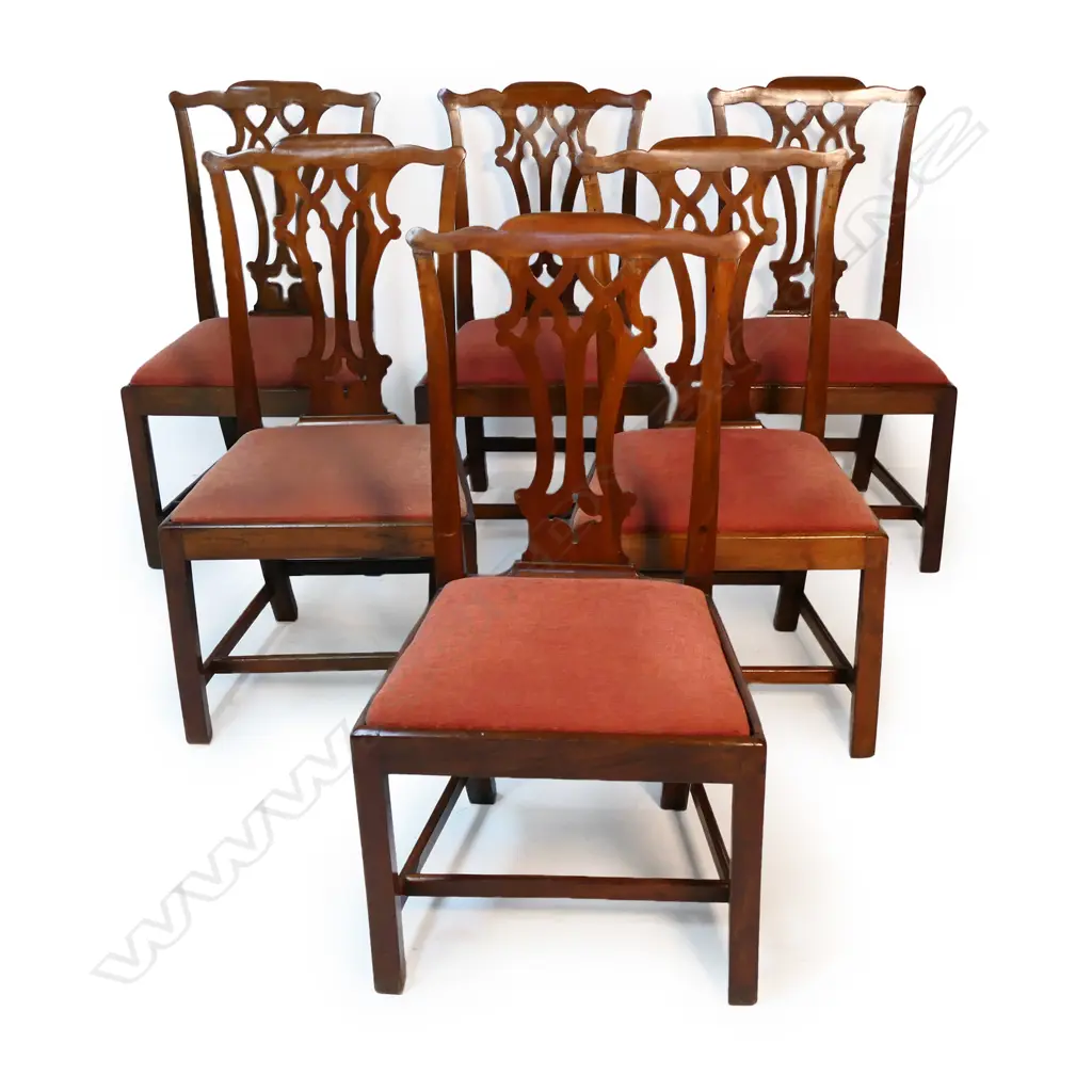 Six George III walnut Chippendale dining chairs, Image 1++