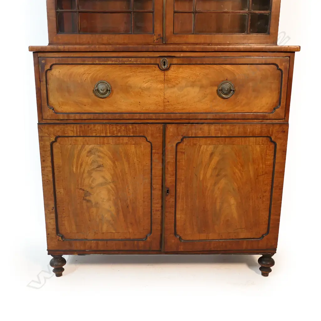 A Georgian mahogany bookcase-secretaire, Image 1++