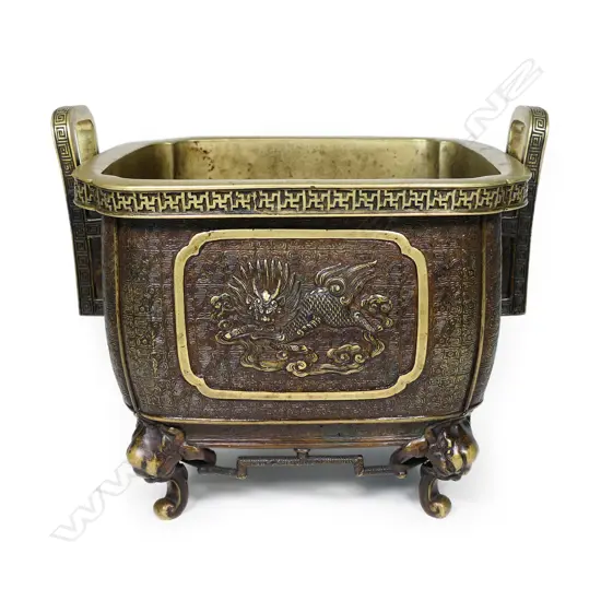An early 20thC bronze oriental fire pot / jardinière,