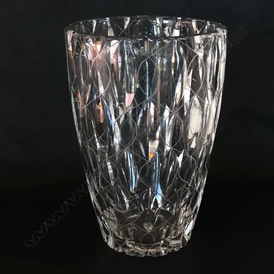 A Clyne Farquharson crystal vase designed for John Walsh c.1940,