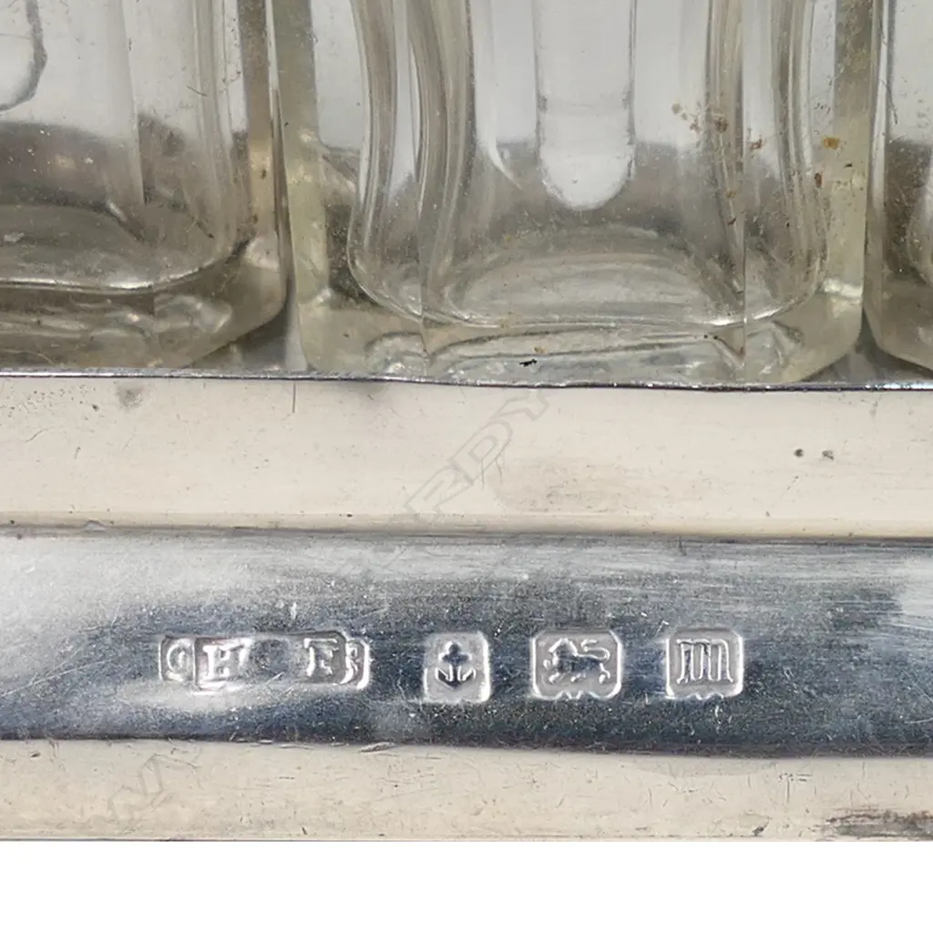 An early 1900s silver perfume bottle holder, Image 1++