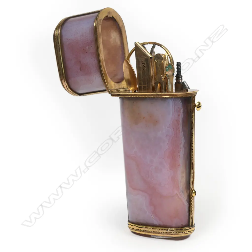 A 19thC mauve agate étui, Image 1++