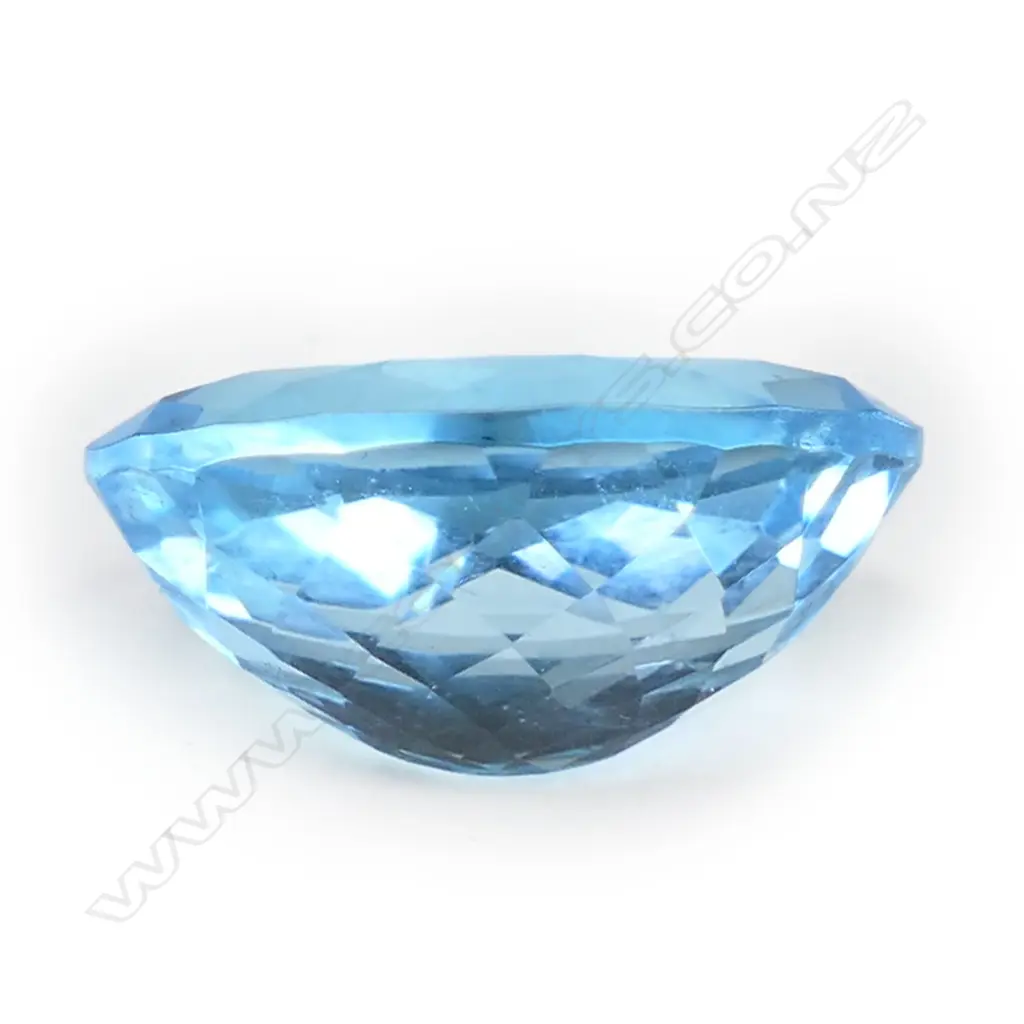 An 11.24ct oval facet cut unset blue topaz, Image 1++