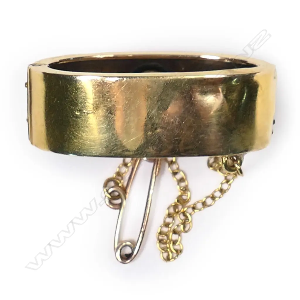 A Victorian 15ct gold and single diamond Etruscan style scarf clip, Image 1++