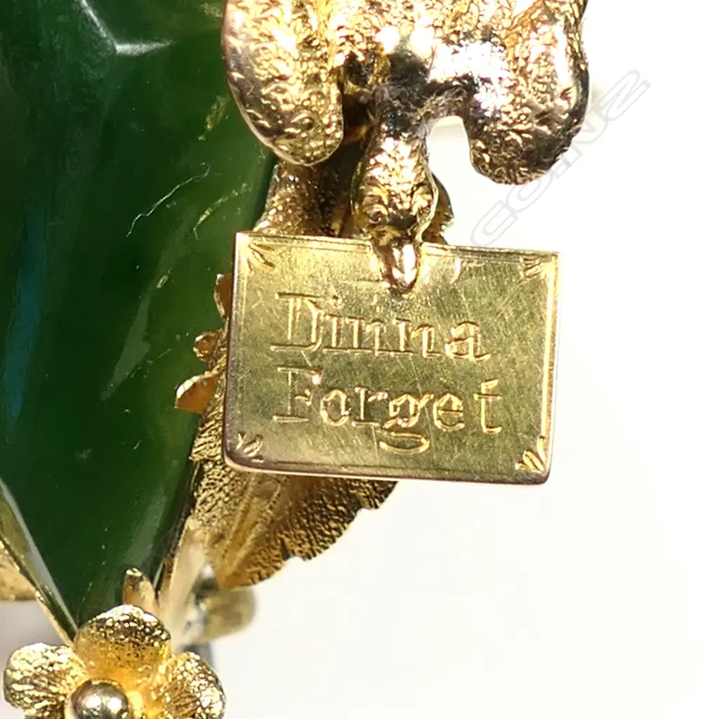 A 19thC colonial fancy 15ct gold and pounamu thematic brooch, Image 1++