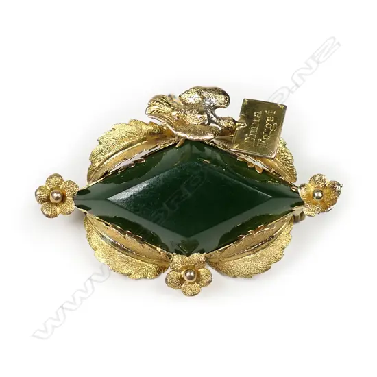 A 19thC colonial fancy 15ct gold and pounamu thematic brooch,
