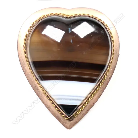 An early 20thC 9ct gold framed, large banded agate heart brooch,