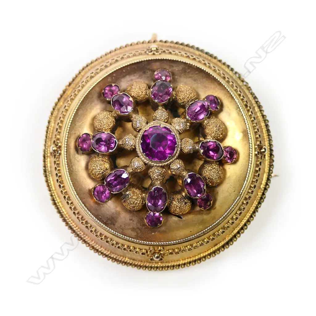 A Victorian 15ct yellow gold almandine garnet target brooch, Image 1++