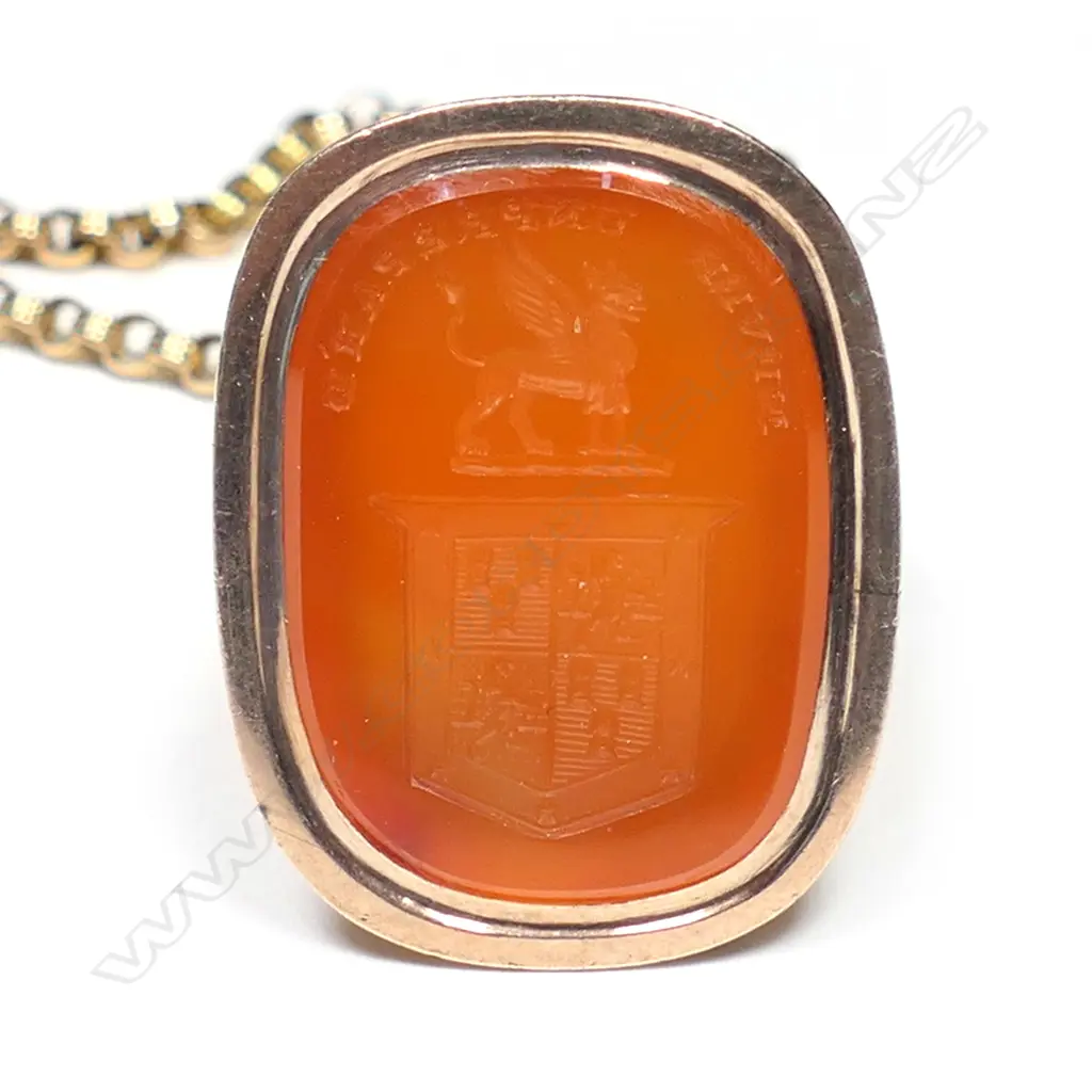 A Victorian 9ct yellow gold muff chain with large 9ct seal, Image 1++