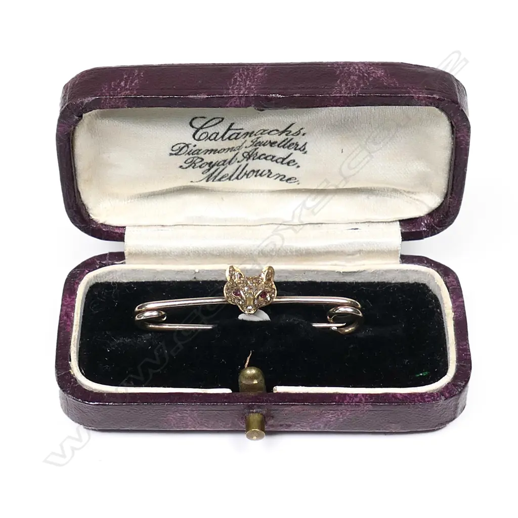 A vintage gold and diamond set fox head bar brooch, Image 1++