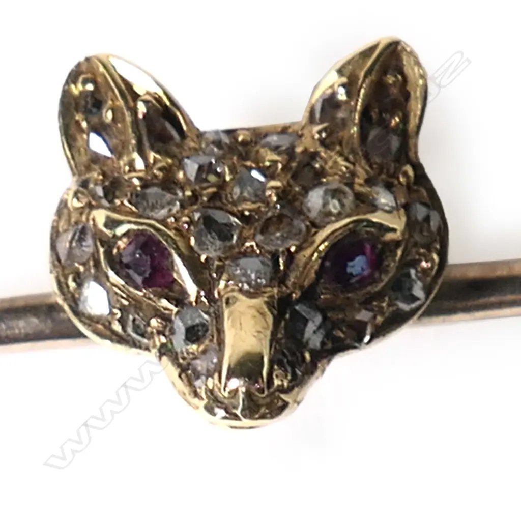 A vintage gold and diamond set fox head bar brooch, Image 1++