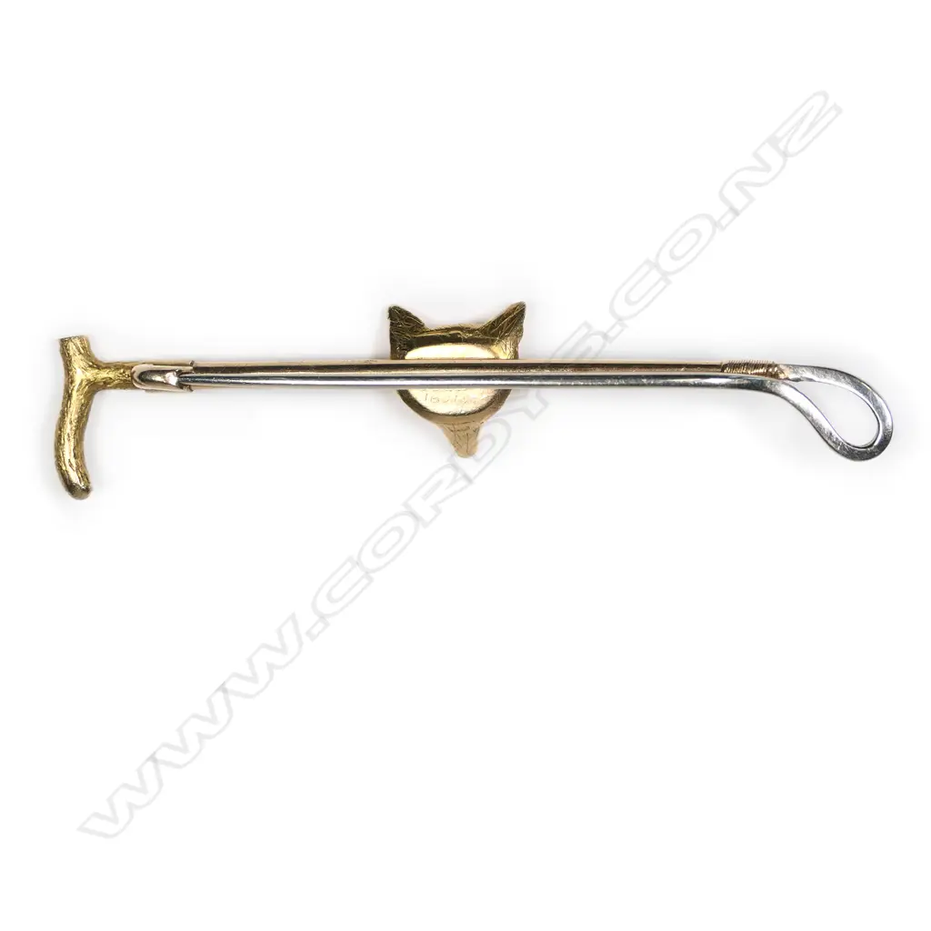 A quality 9ct yellow gold fox head riding crop hunting brooch, Image 1++
