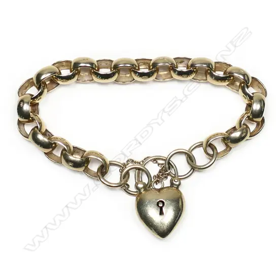 A heavy solid oval belcher link bracelet,