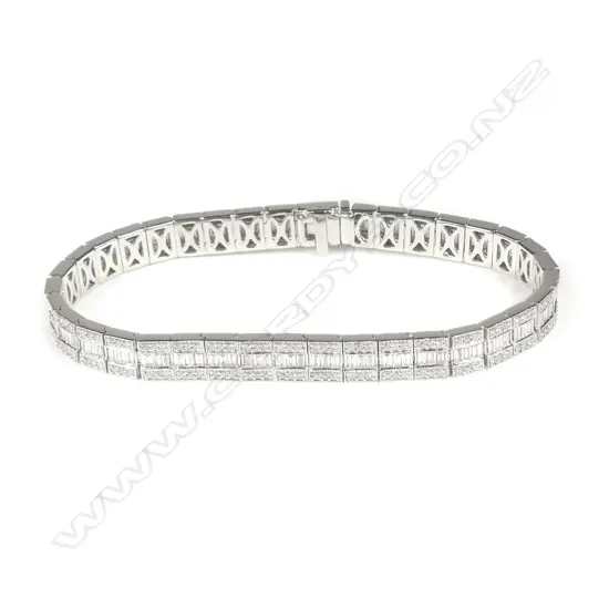 An 18ct white gold and diamond bracelet,