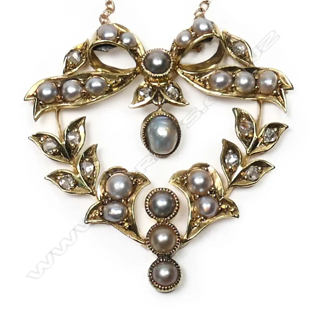 An Edwardian 15ct gold pendant set with seed pearls and mine cut diamonds, Image 1++