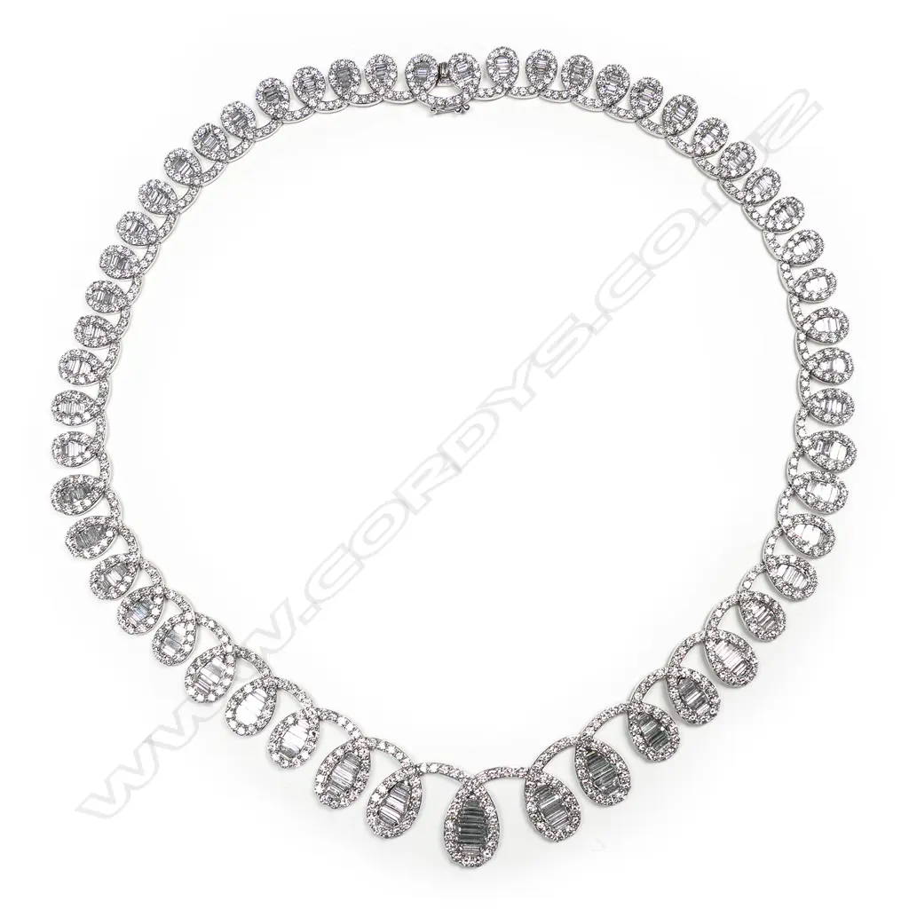 A magnificent modern diamond necklace Image 1++