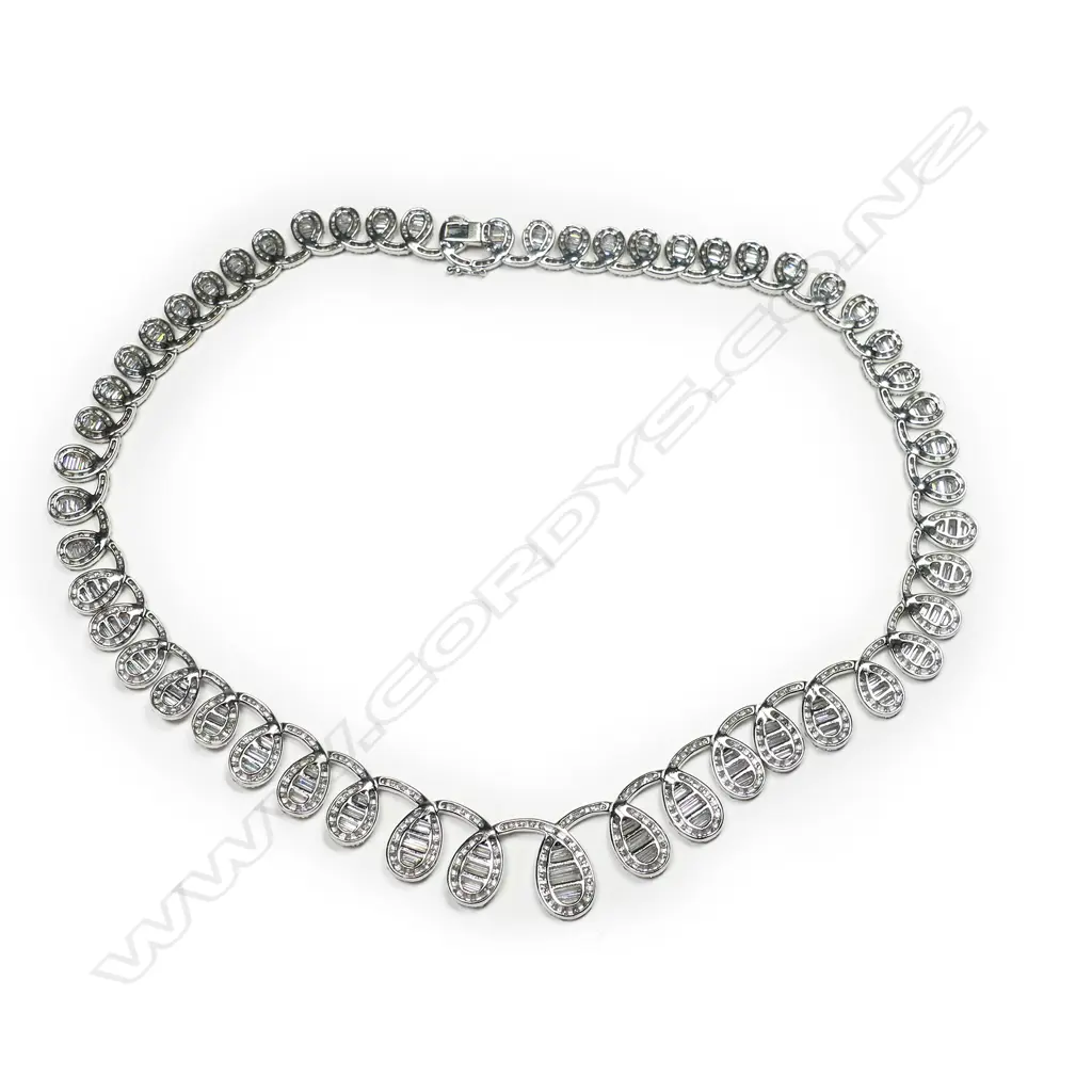 A magnificent modern diamond necklace Image 1++