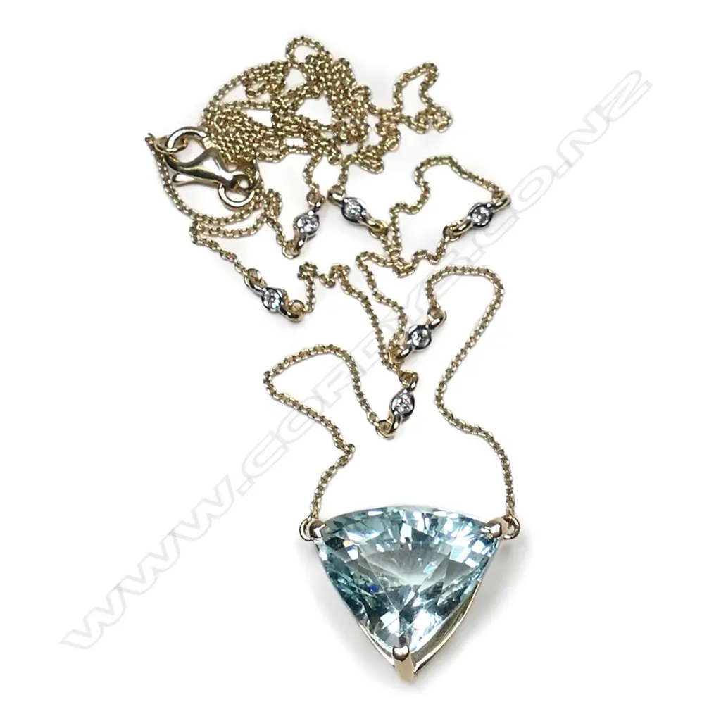 A 14ct gold, aquamarine and diamond pendant necklace, Image 1++