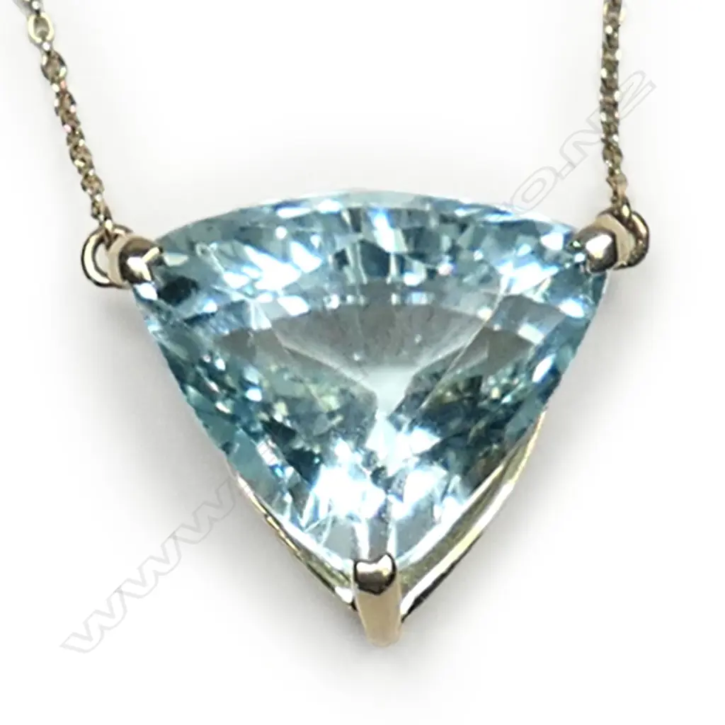 A 14ct gold, aquamarine and diamond pendant necklace, Image 1++