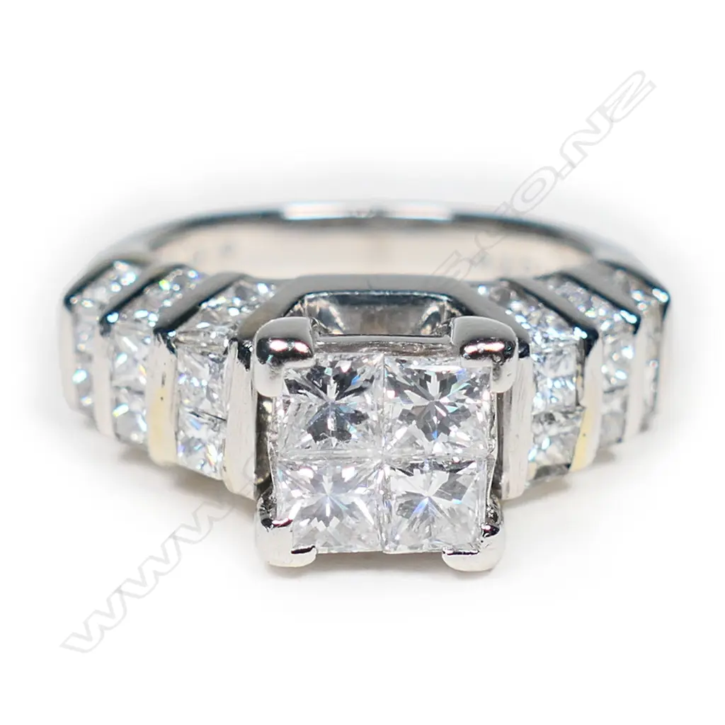 A platinum and diamond dress ring, Image 1++
