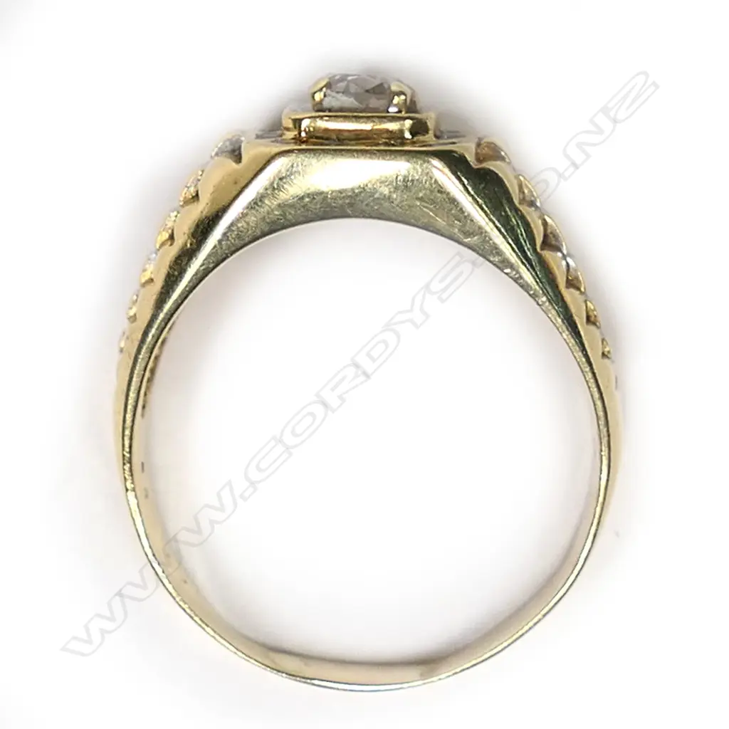 An 18ct yellow gold and diamond 'Rolex' style ring, Image 1++