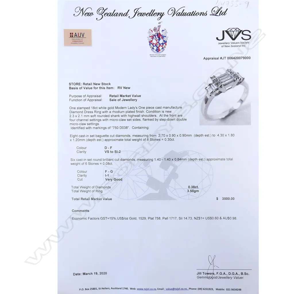 An 18ct white gold diamond ring, Image 1++