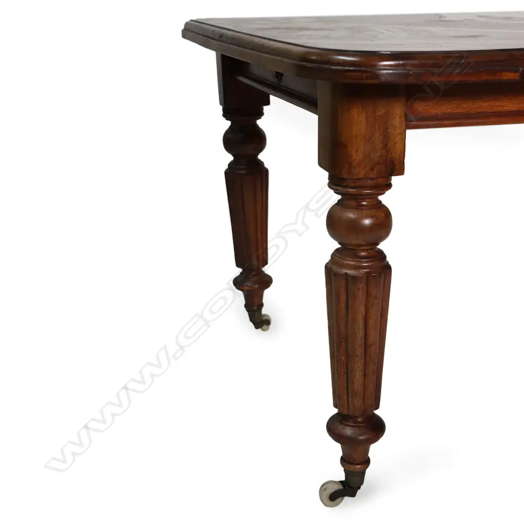 A Victorian mahogany extending dining table with two leaves, Image 1++