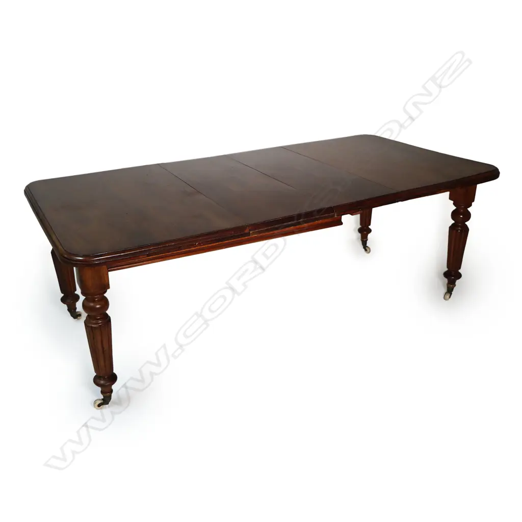 A Victorian mahogany extending dining table with two leaves, Image 1++