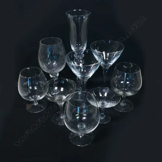 A lot of assorted vintage glasses