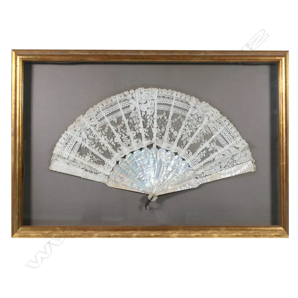 A 19thC fine Brussels lace fan d'éventails, Image 1++