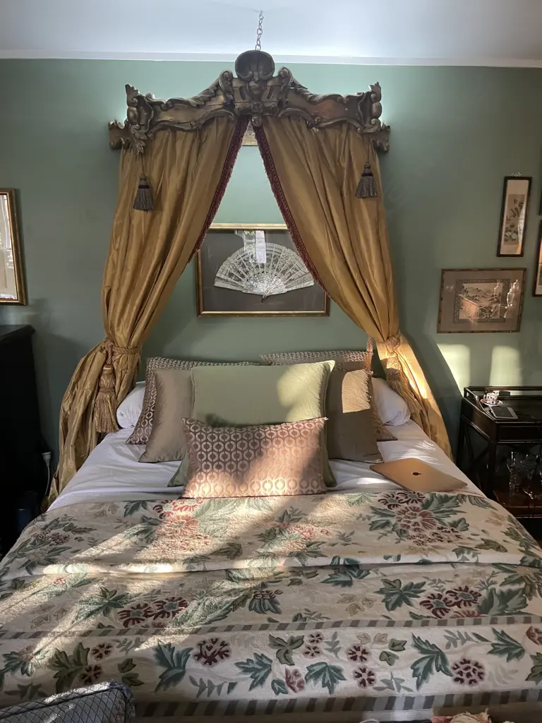 A 19thC ornate French bed canopy/pelmet, Image 1++